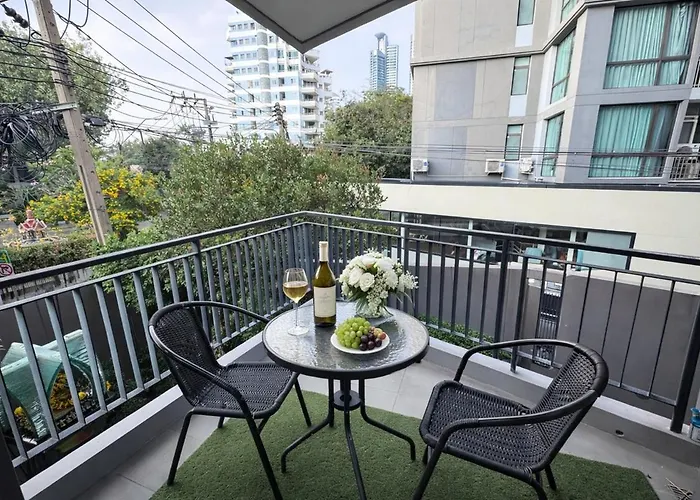 Spacious 2br With 2 Balconies In Sukhumvit16 *